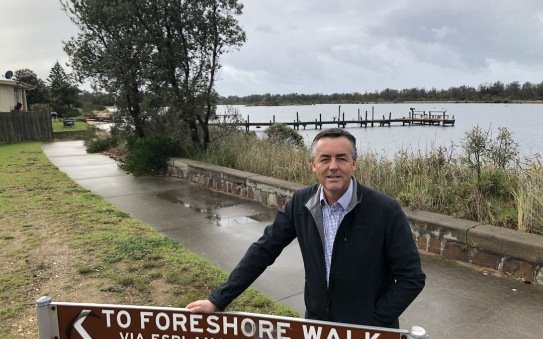 HUNDREDS ATTEND MEETING TO BOOST LAKES ENTRANCE